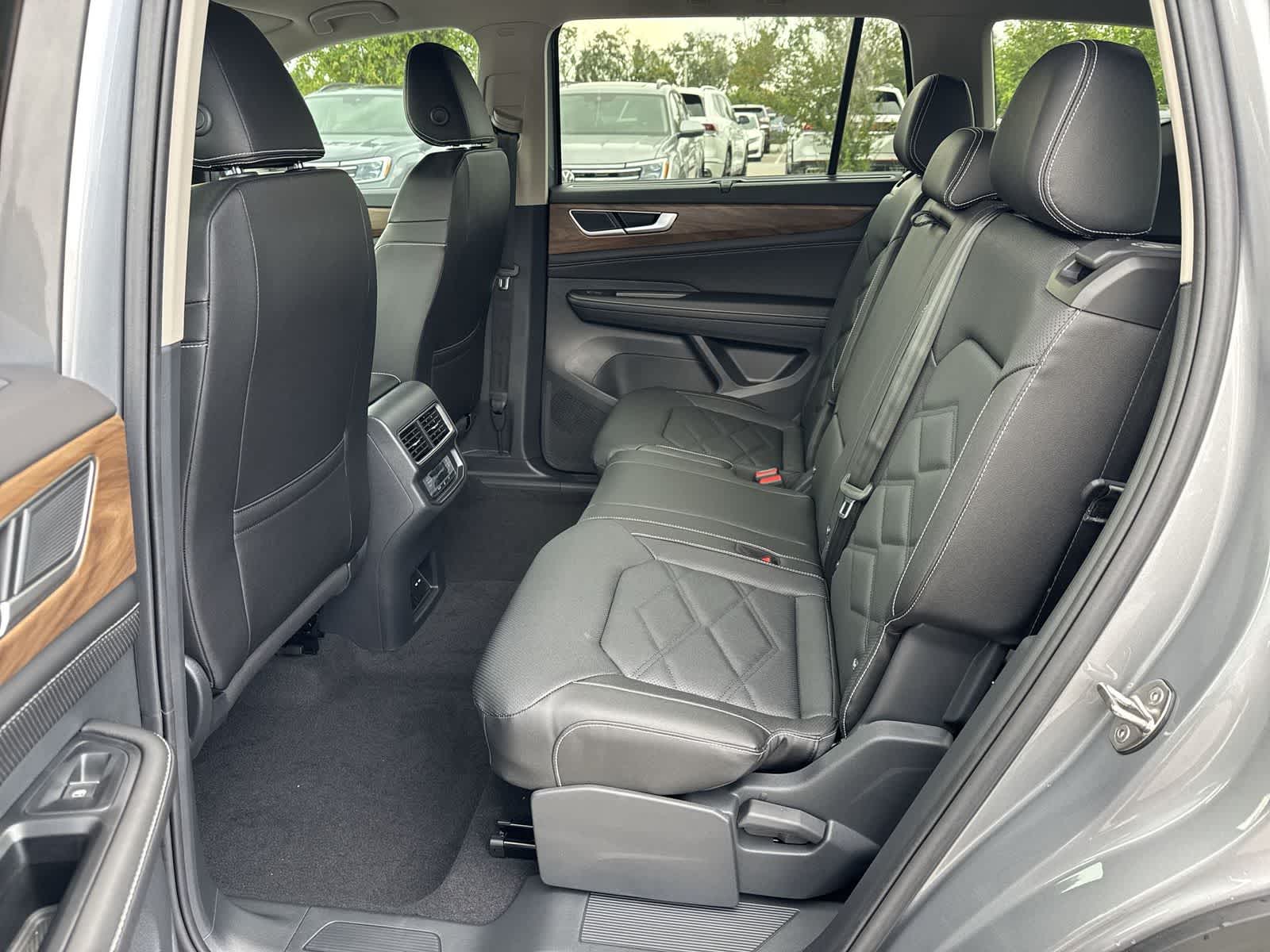 Volkswagen Atlas 2.0T SE con tecnología 2026