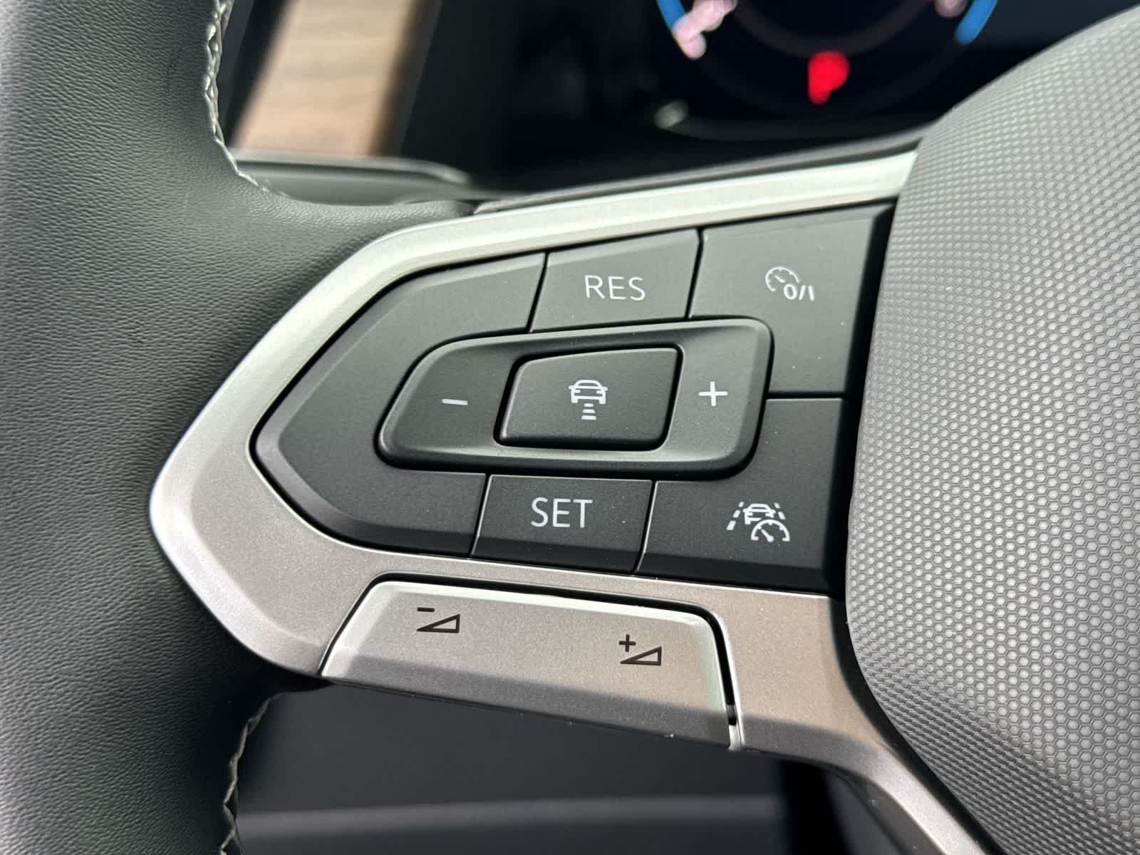 Volkswagen Atlas 2.0T SE con tecnología 2026