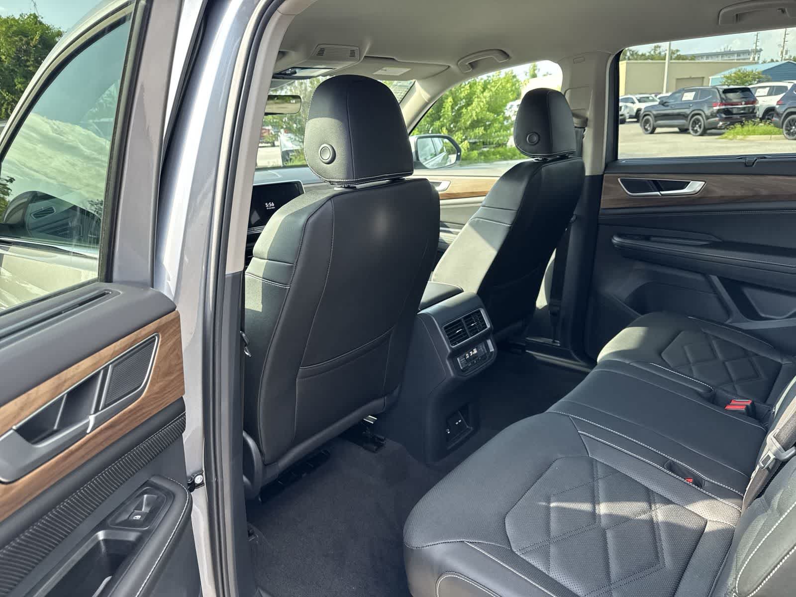 Volkswagen Atlas 2.0T SE con tecnología 2026