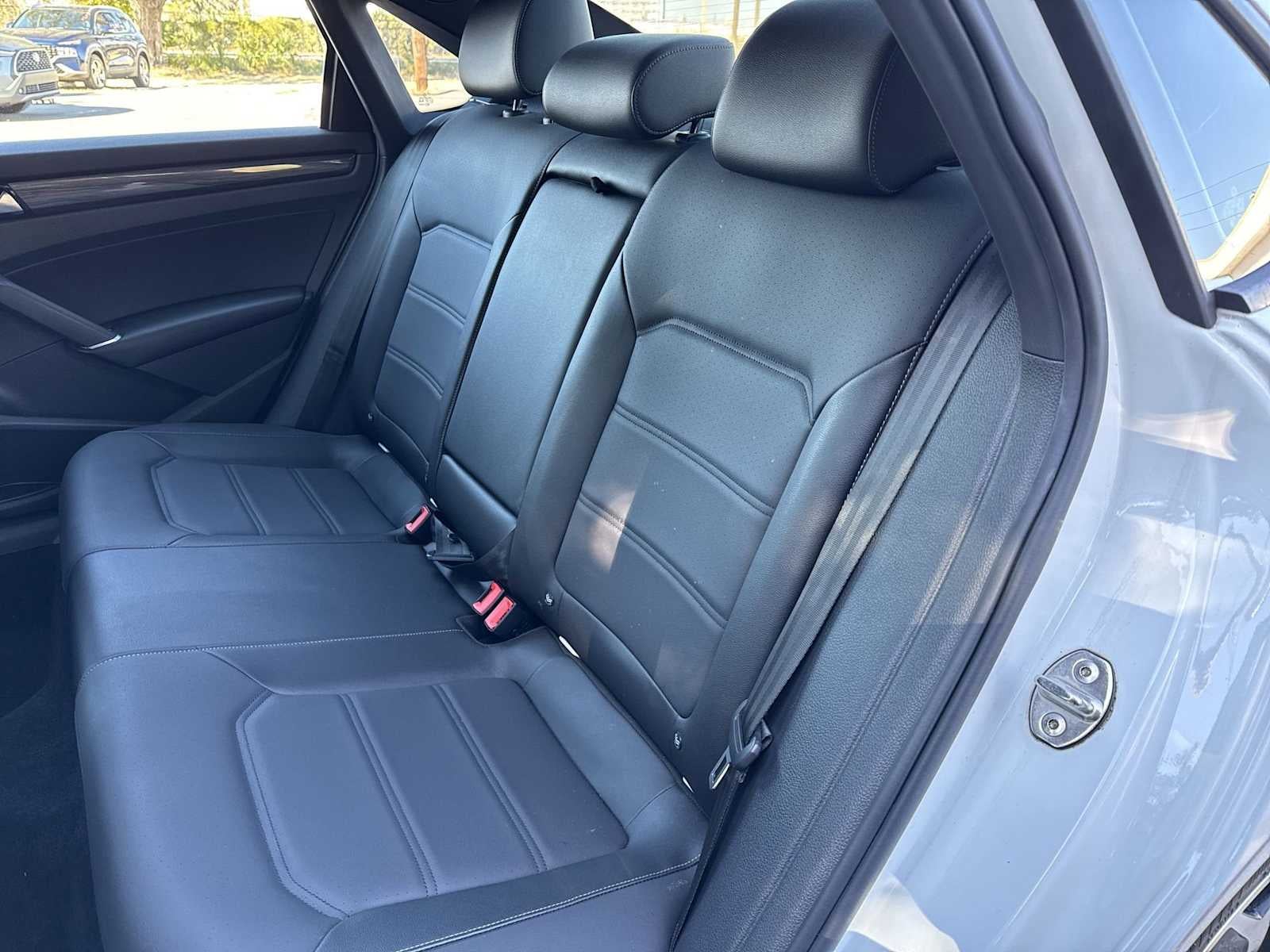 Volkswagen Passat 2.0T R-Line 2022