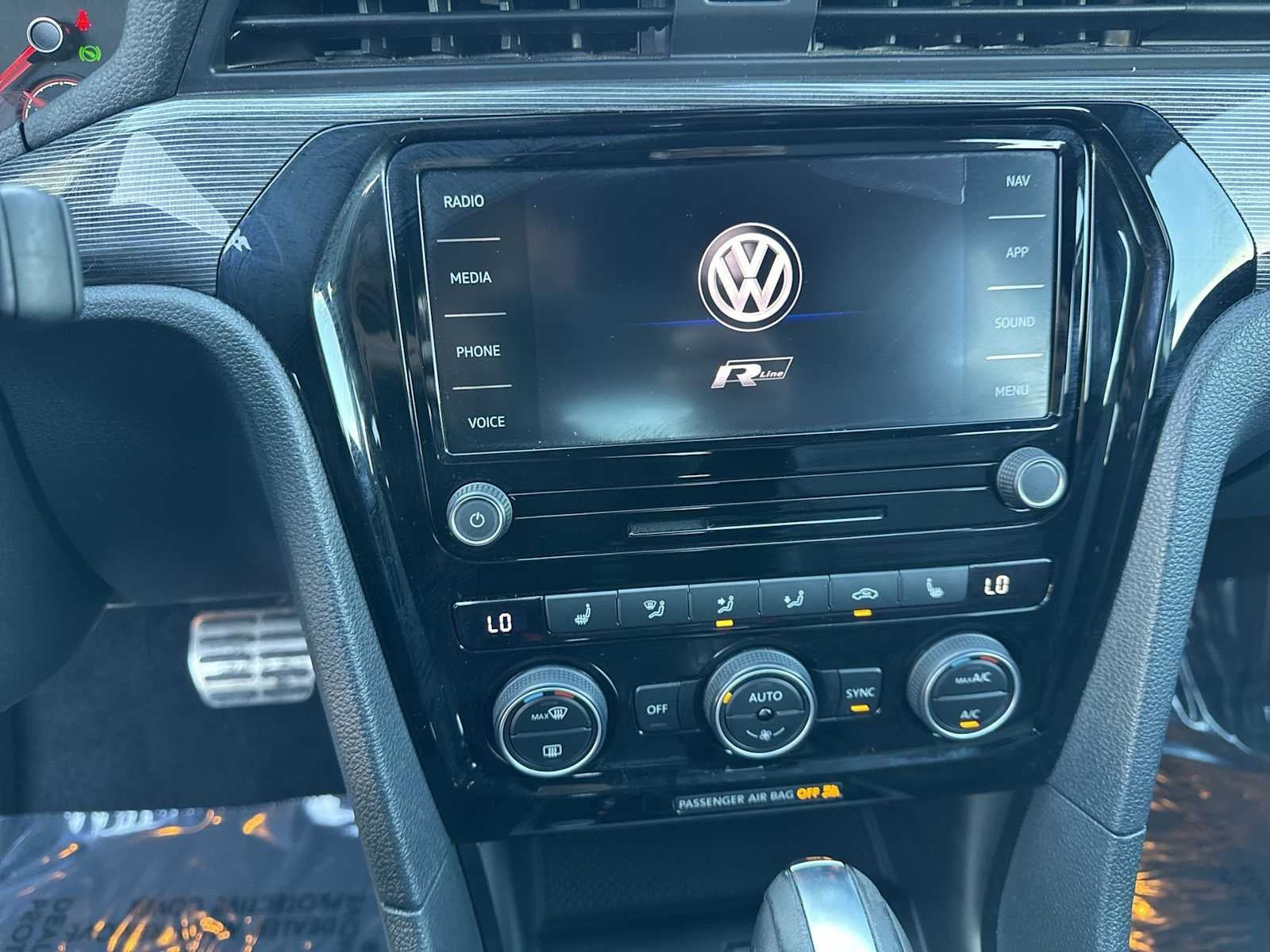 Volkswagen Passat 2.0T R-Line 2022