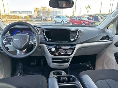 Chrysler Pacifica Touring 2021