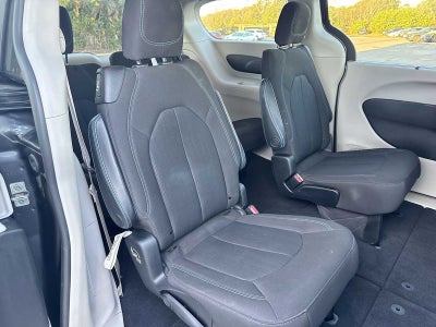 Chrysler Pacifica Touring 2021