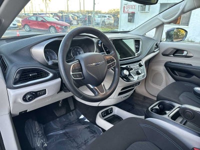 Chrysler Pacifica Touring 2021