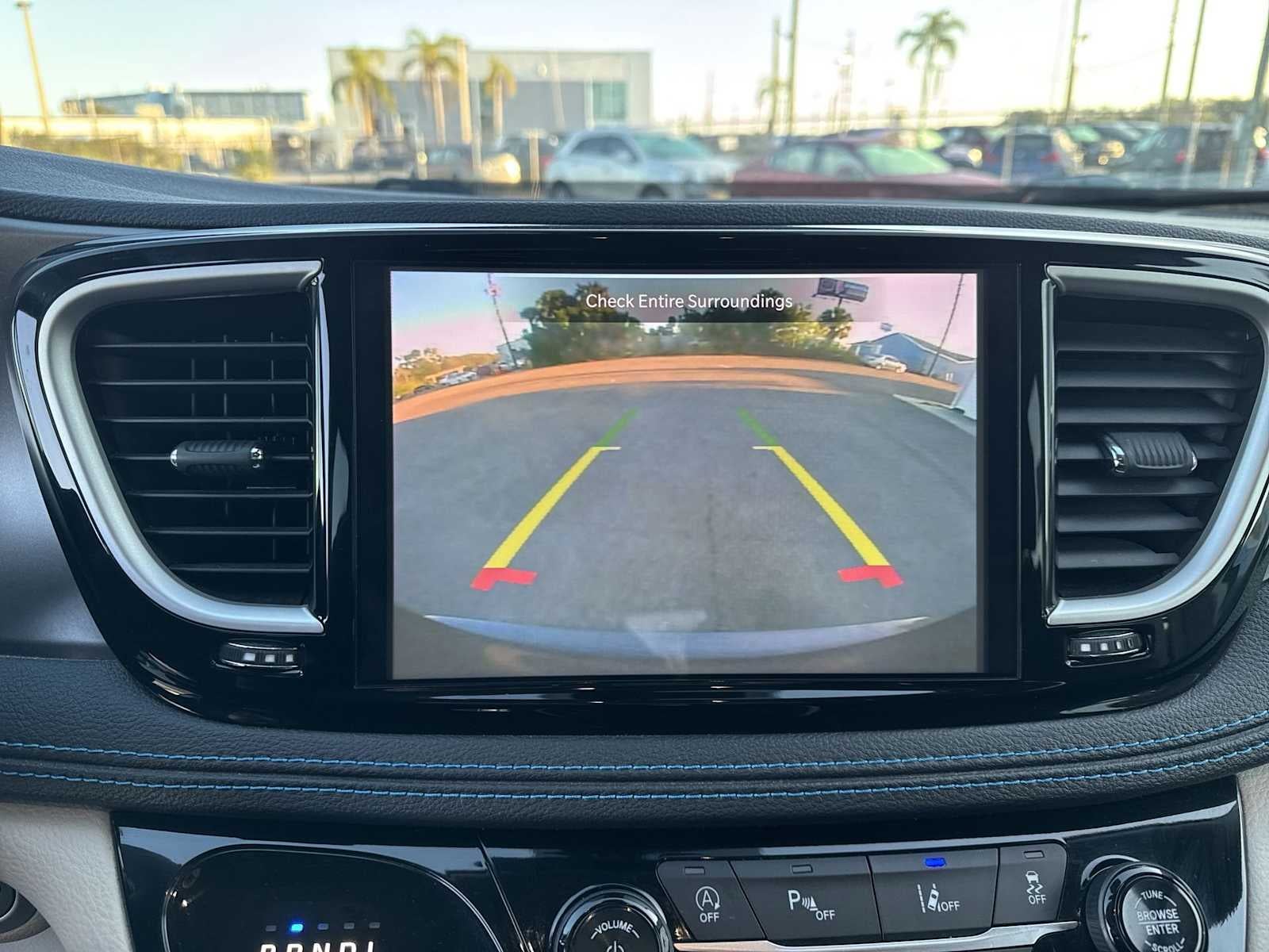 Chrysler Pacifica Touring 2021