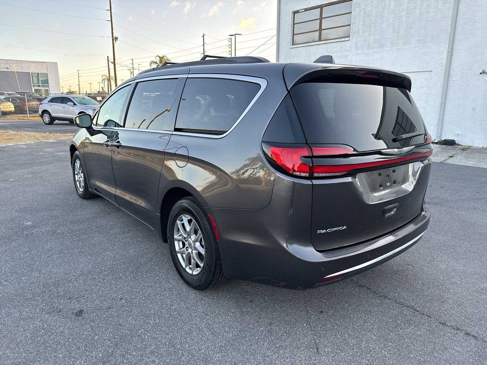 Chrysler Pacifica Touring 2021