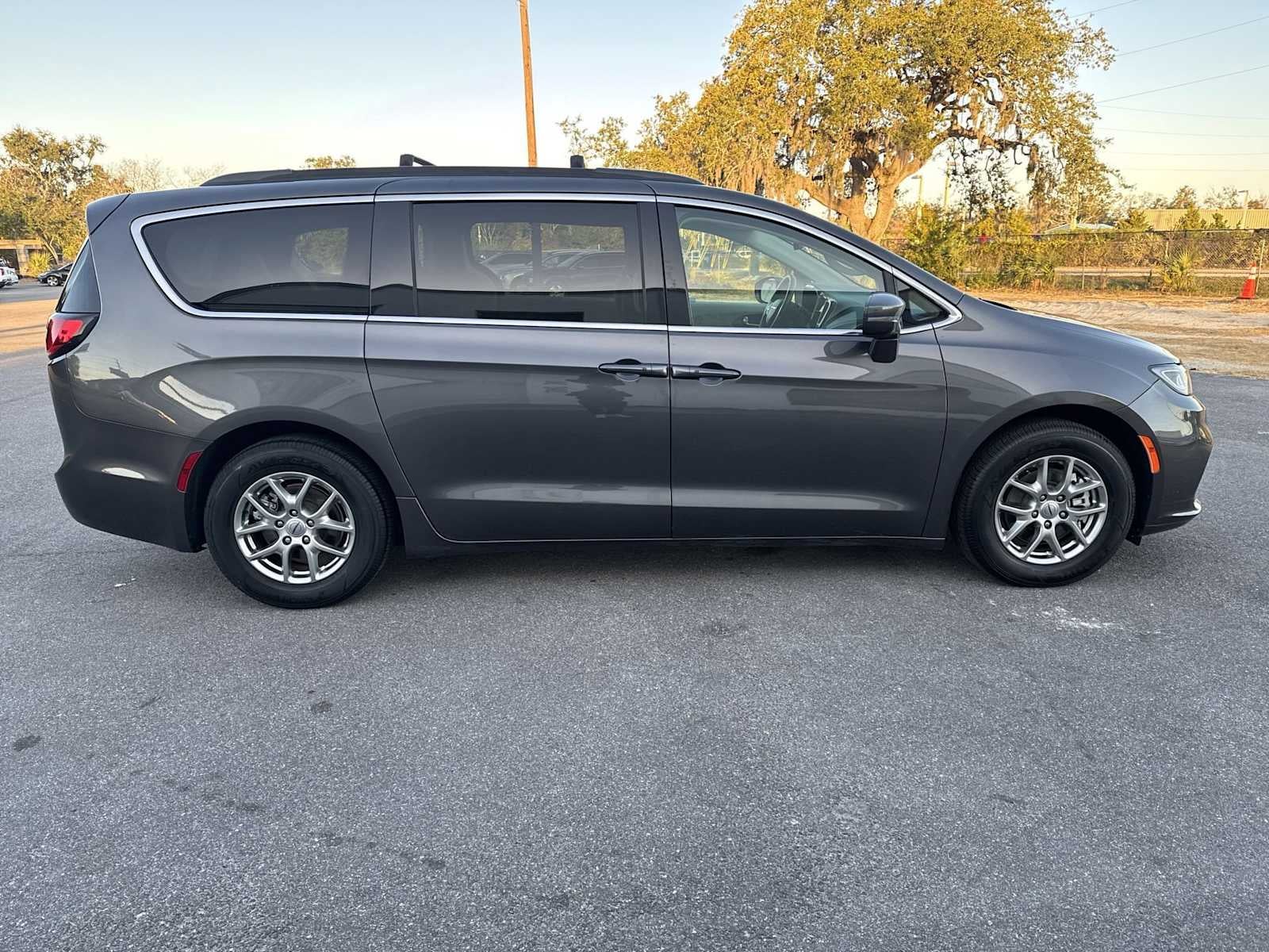 Chrysler Pacifica Touring 2021