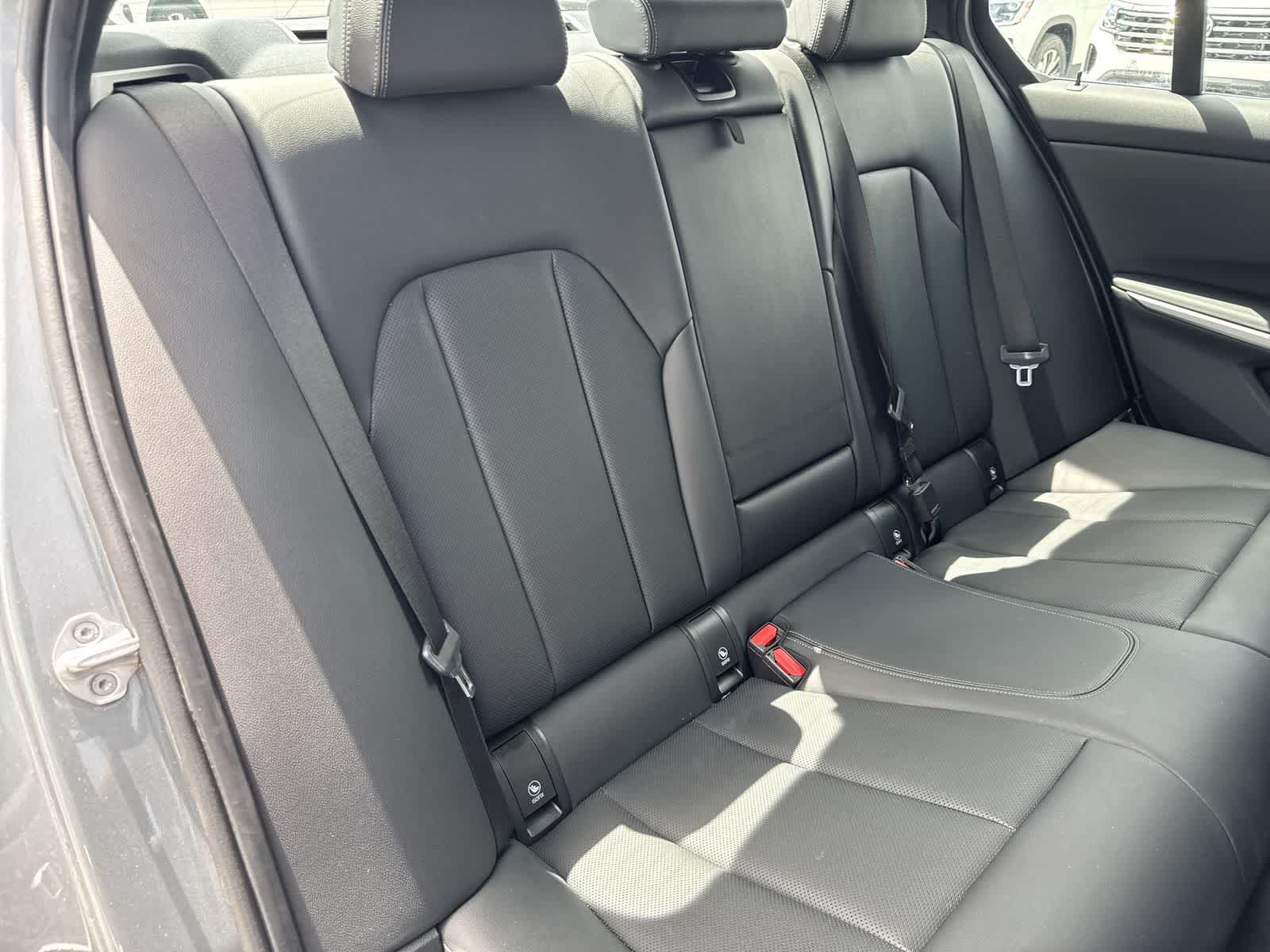 BMW 330i xDrive 2025 330i xDrive