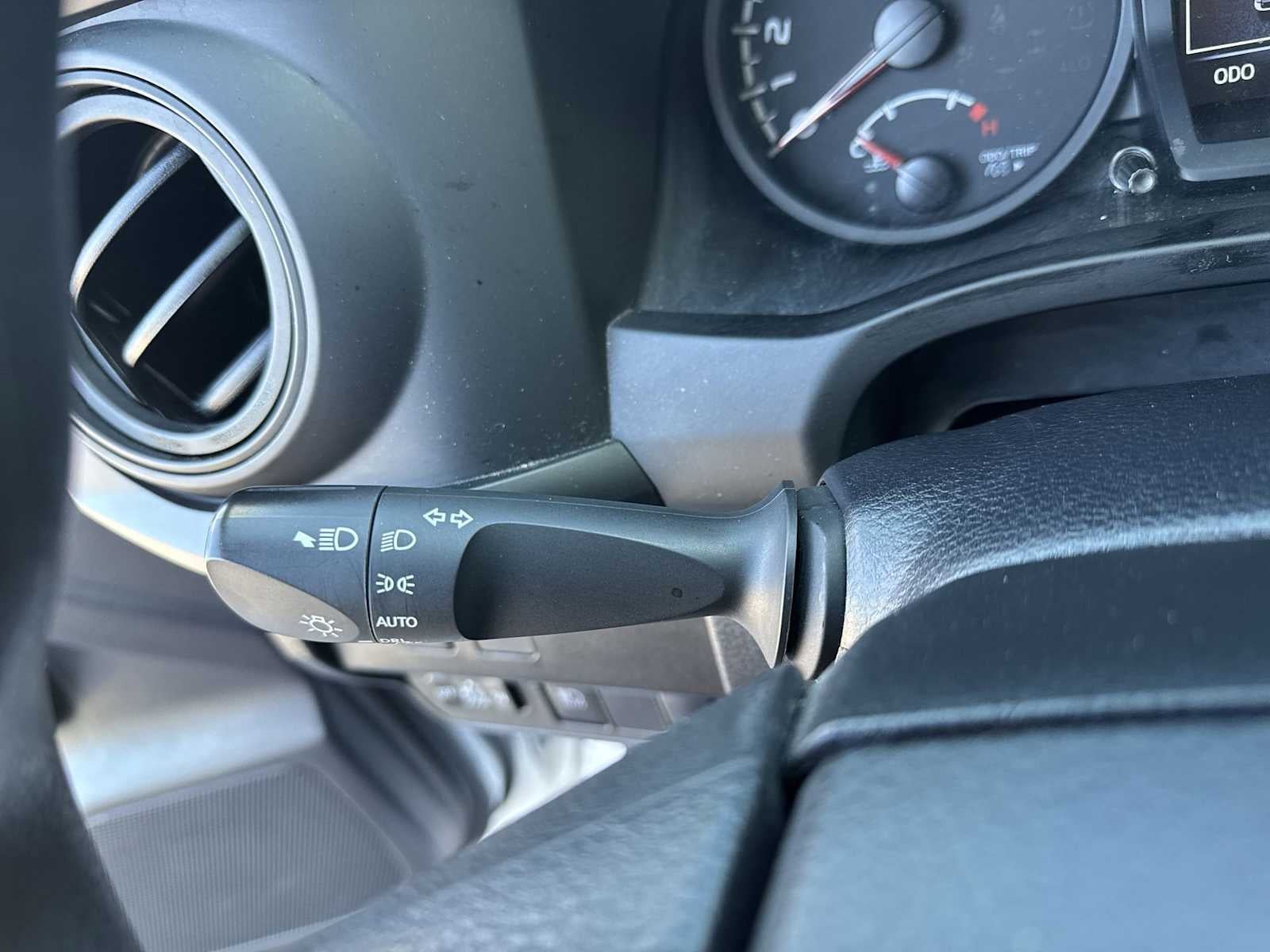 Toyota Tacoma SR 2023