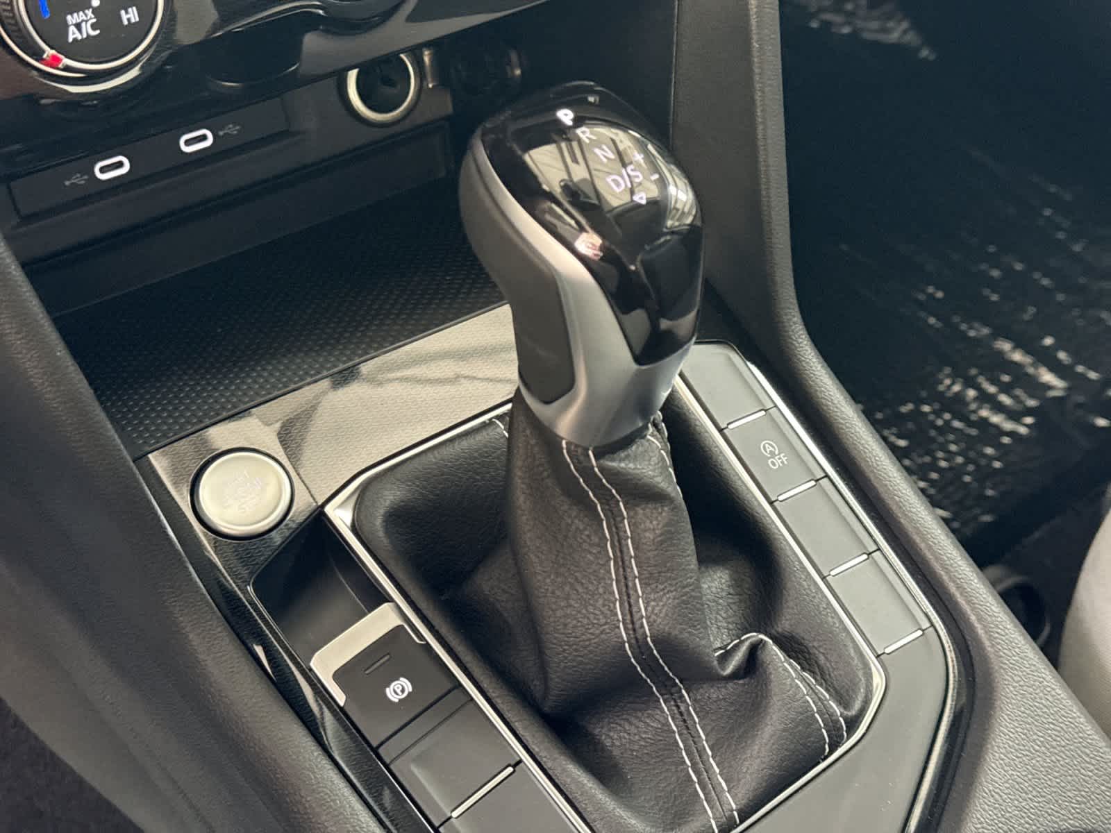 Volkswagen Taos 1.5T S de 2027