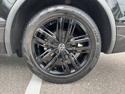 2022 Volkswagen Tiguan SE R-Line Negro