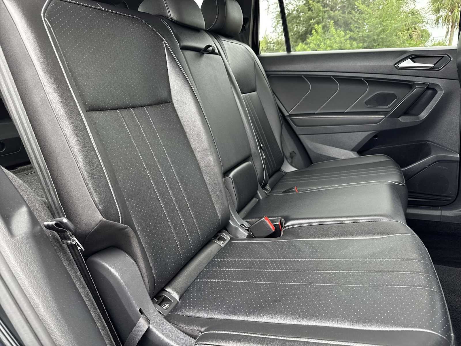2022 Volkswagen Tiguan SE R-Line Negro