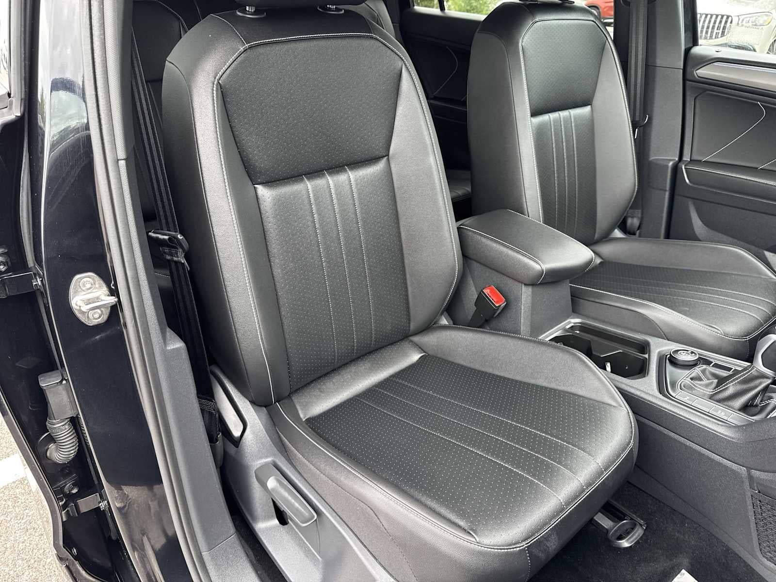 2022 Volkswagen Tiguan SE R-Line Negro
