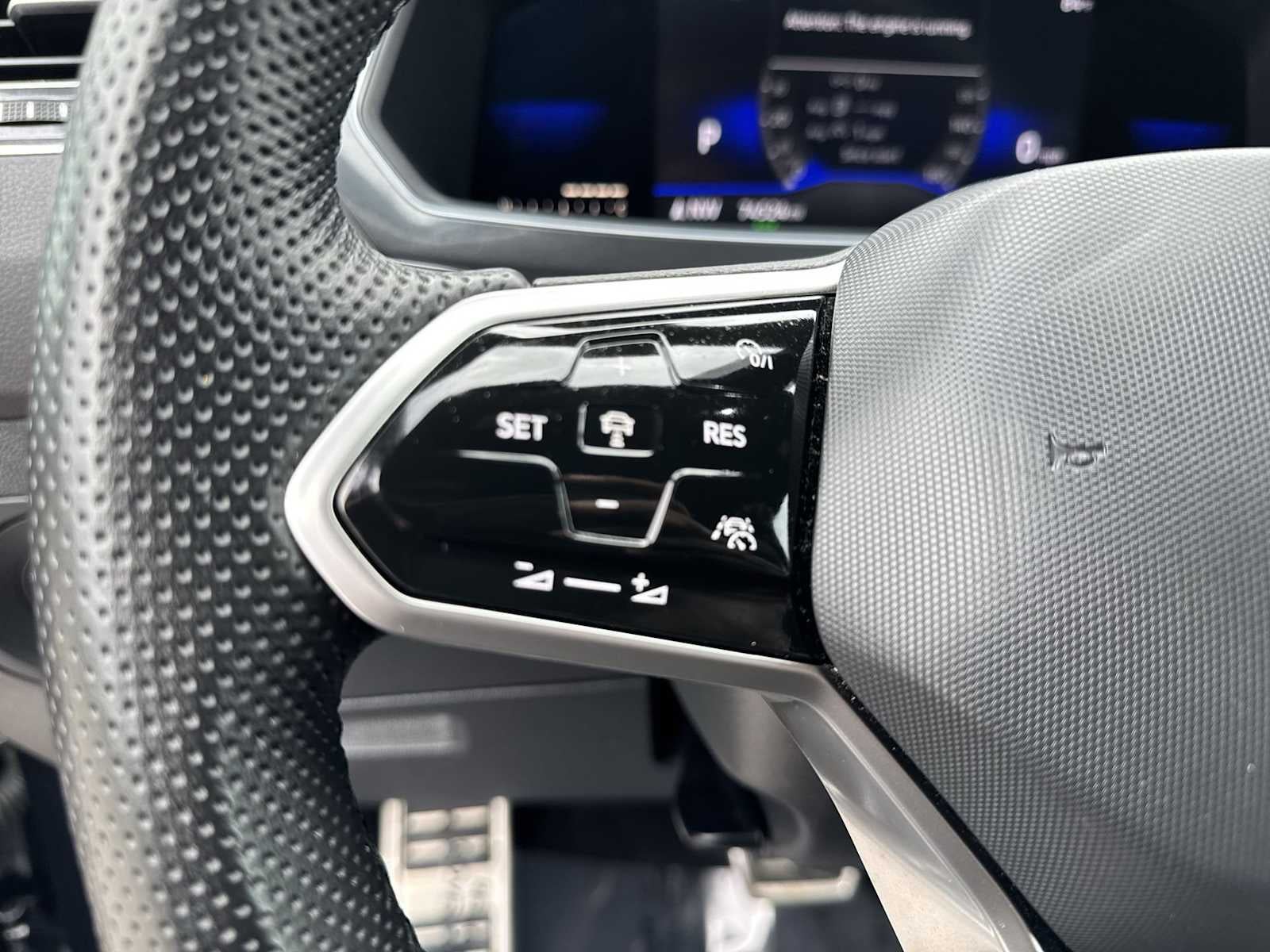 2022 Volkswagen Tiguan SE R-Line Negro
