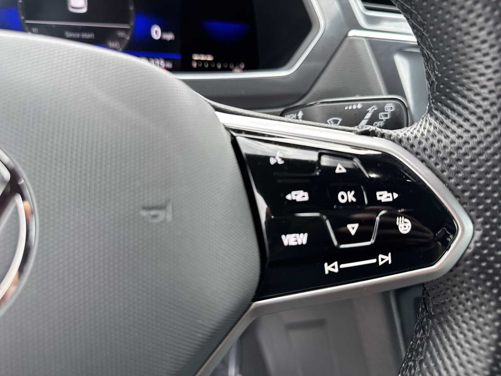 2022 Volkswagen Tiguan SE R-Line Negro