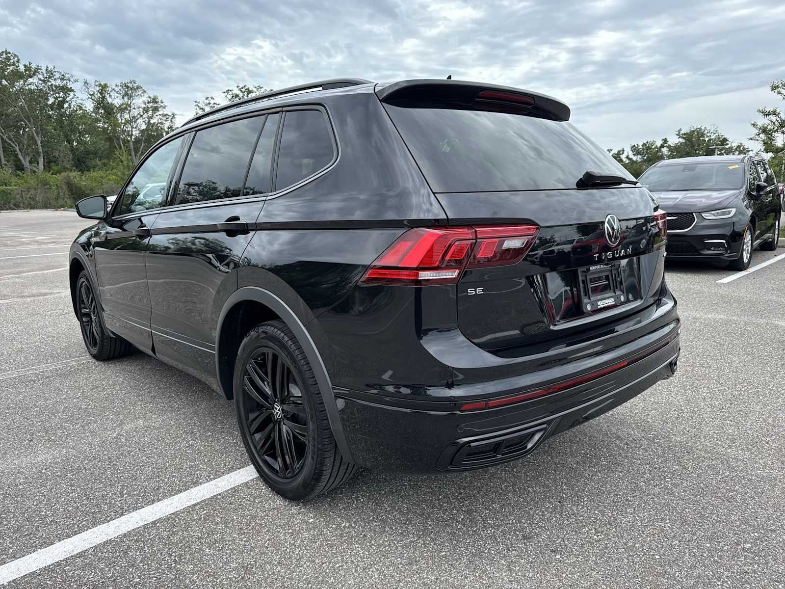 2022 Volkswagen Tiguan SE R-Line Negro