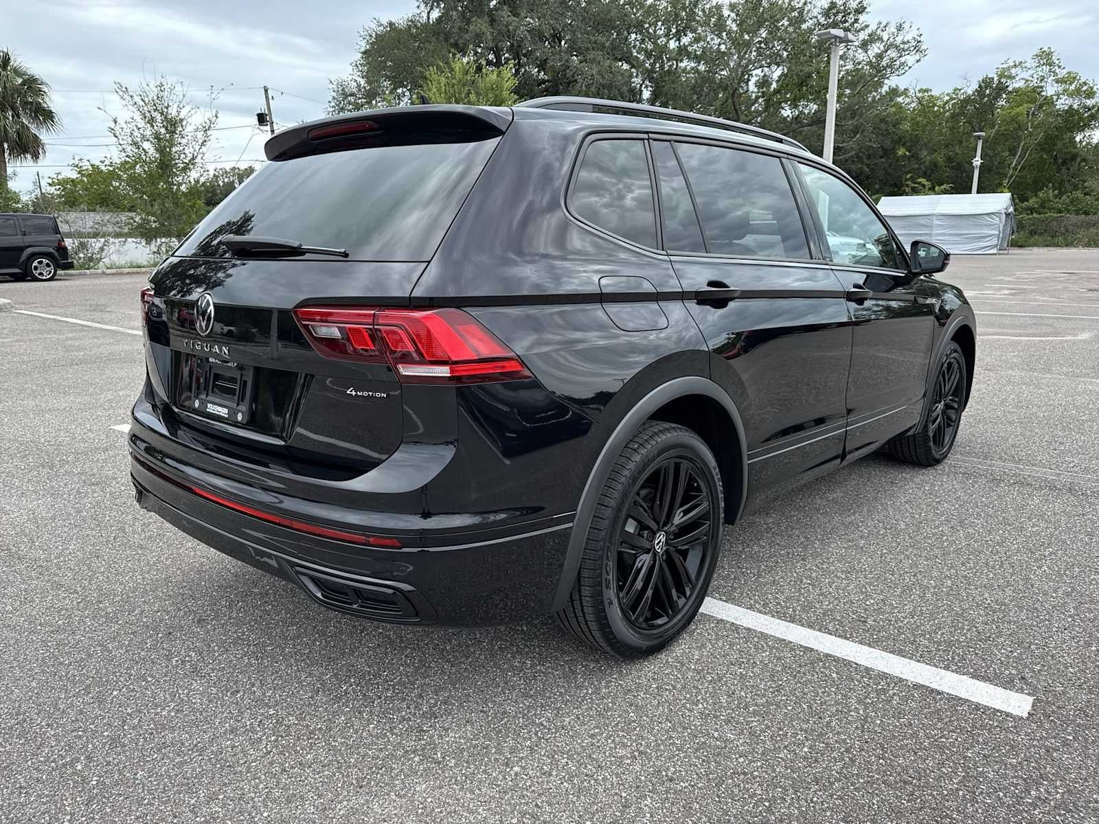 2022 Volkswagen Tiguan SE R-Line Negro