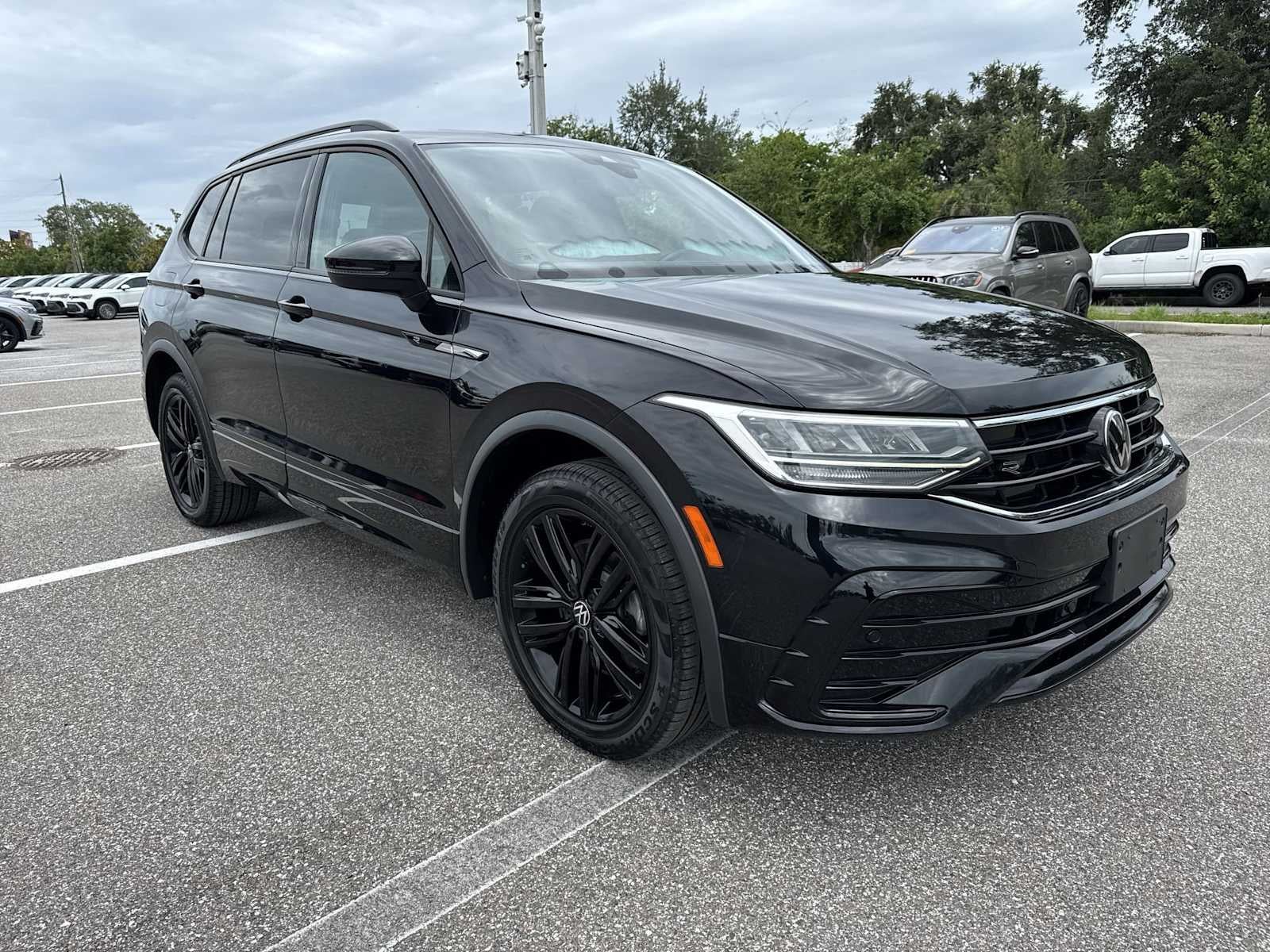 2022 Volkswagen Tiguan SE R-Line Negro