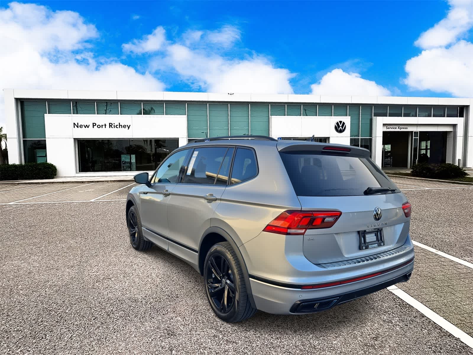 2023 Volkswagen Tiguan SE R-Line Negro