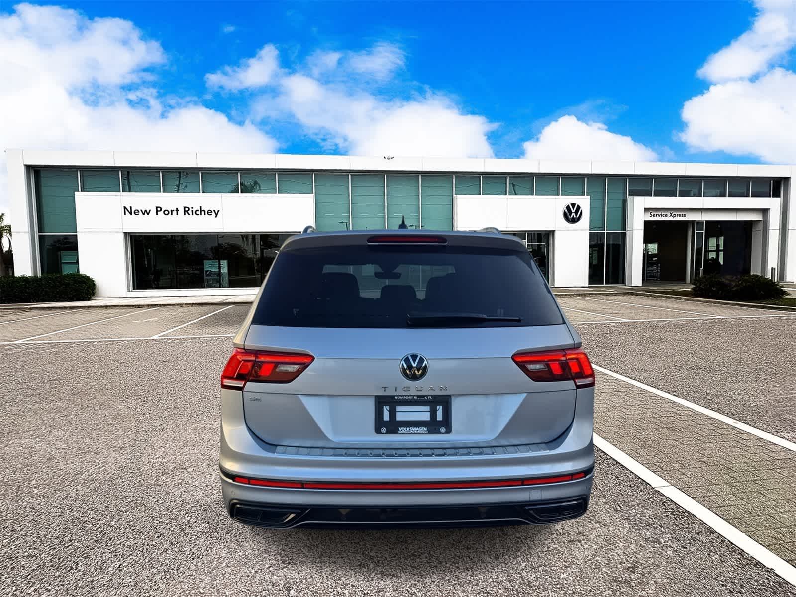 2023 Volkswagen Tiguan SE R-Line Negro