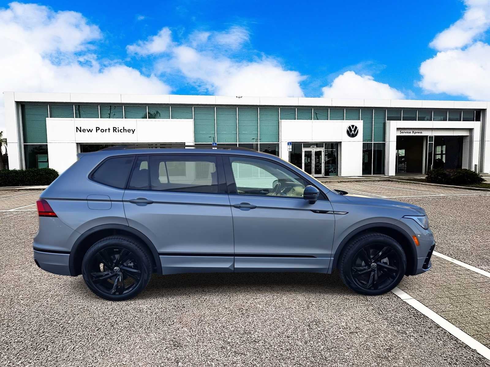 2023 Volkswagen Tiguan SE R-Line Negro