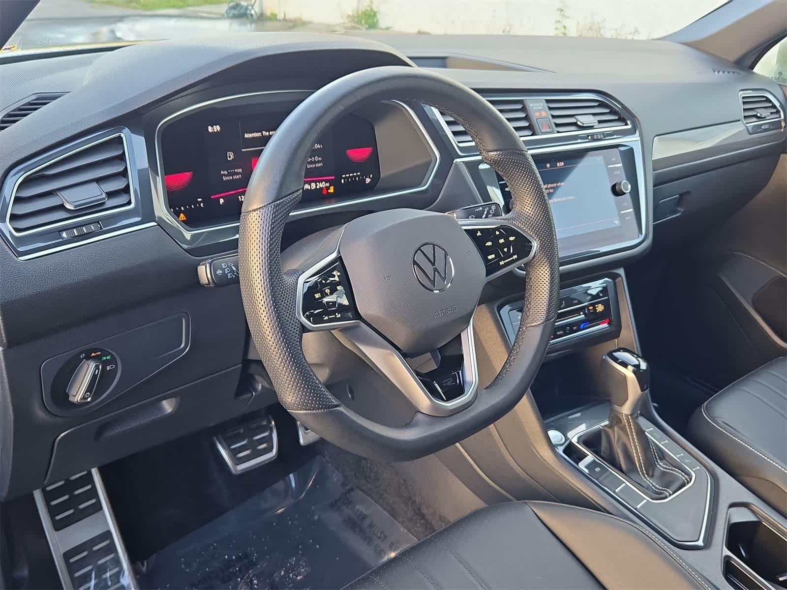 2023 Volkswagen Tiguan SE R-Line Negro