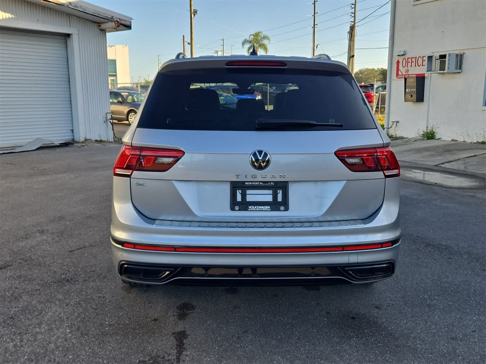 2023 Volkswagen Tiguan SE R-Line Negro
