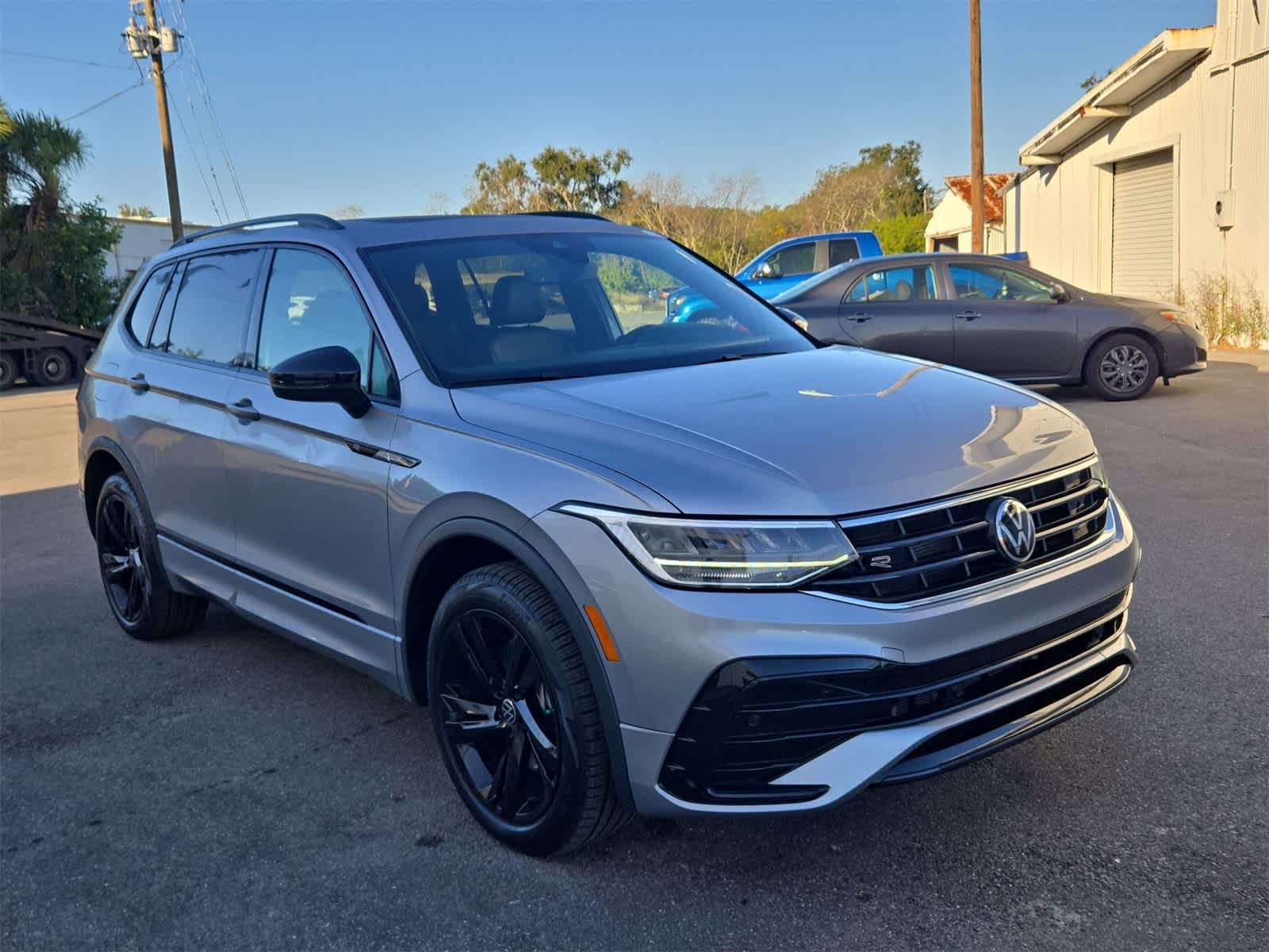 2023 Volkswagen Tiguan SE R-Line Negro