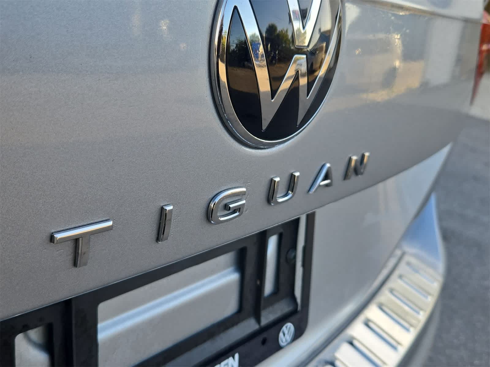 2023 Volkswagen Tiguan SE R-Line Negro