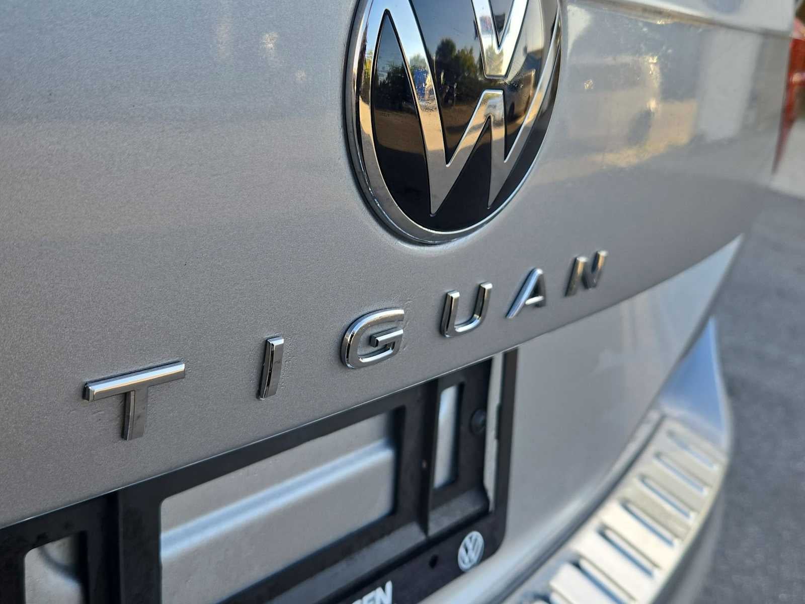 2023 Volkswagen Tiguan SE R-Line Negro