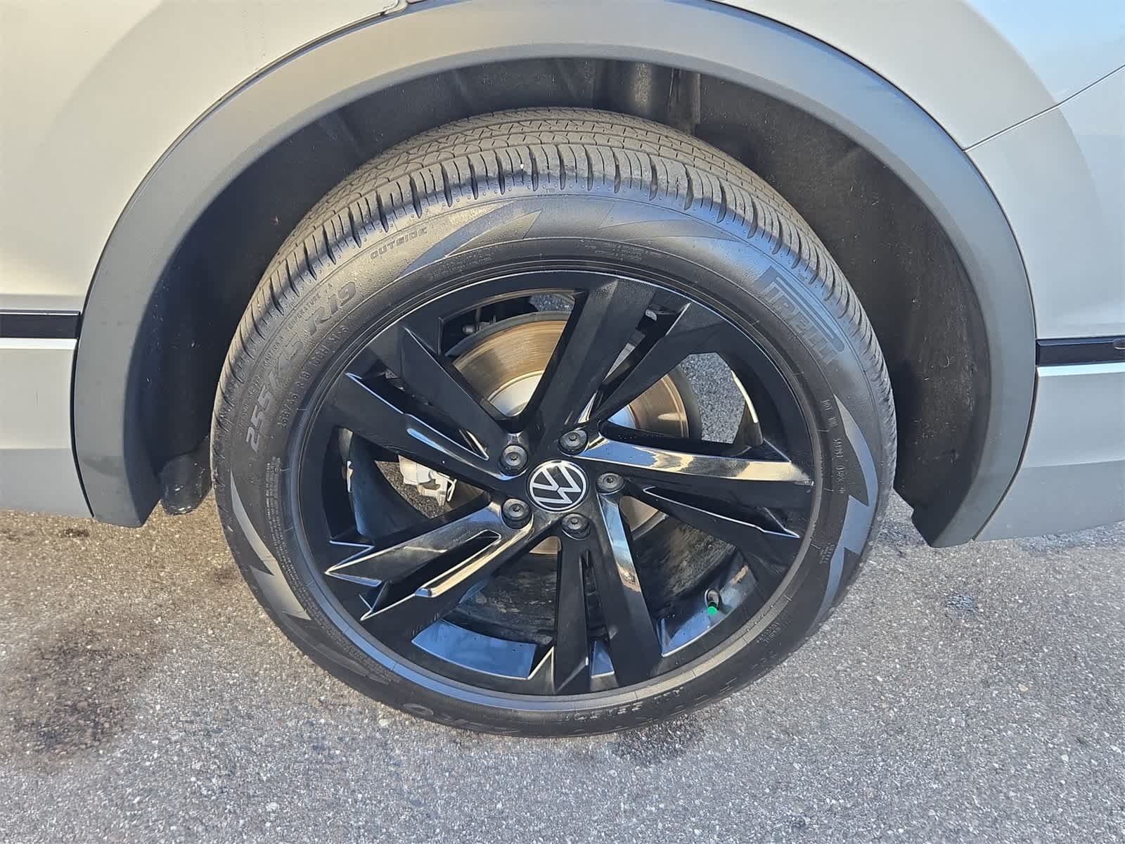 2023 Volkswagen Tiguan SE R-Line Negro