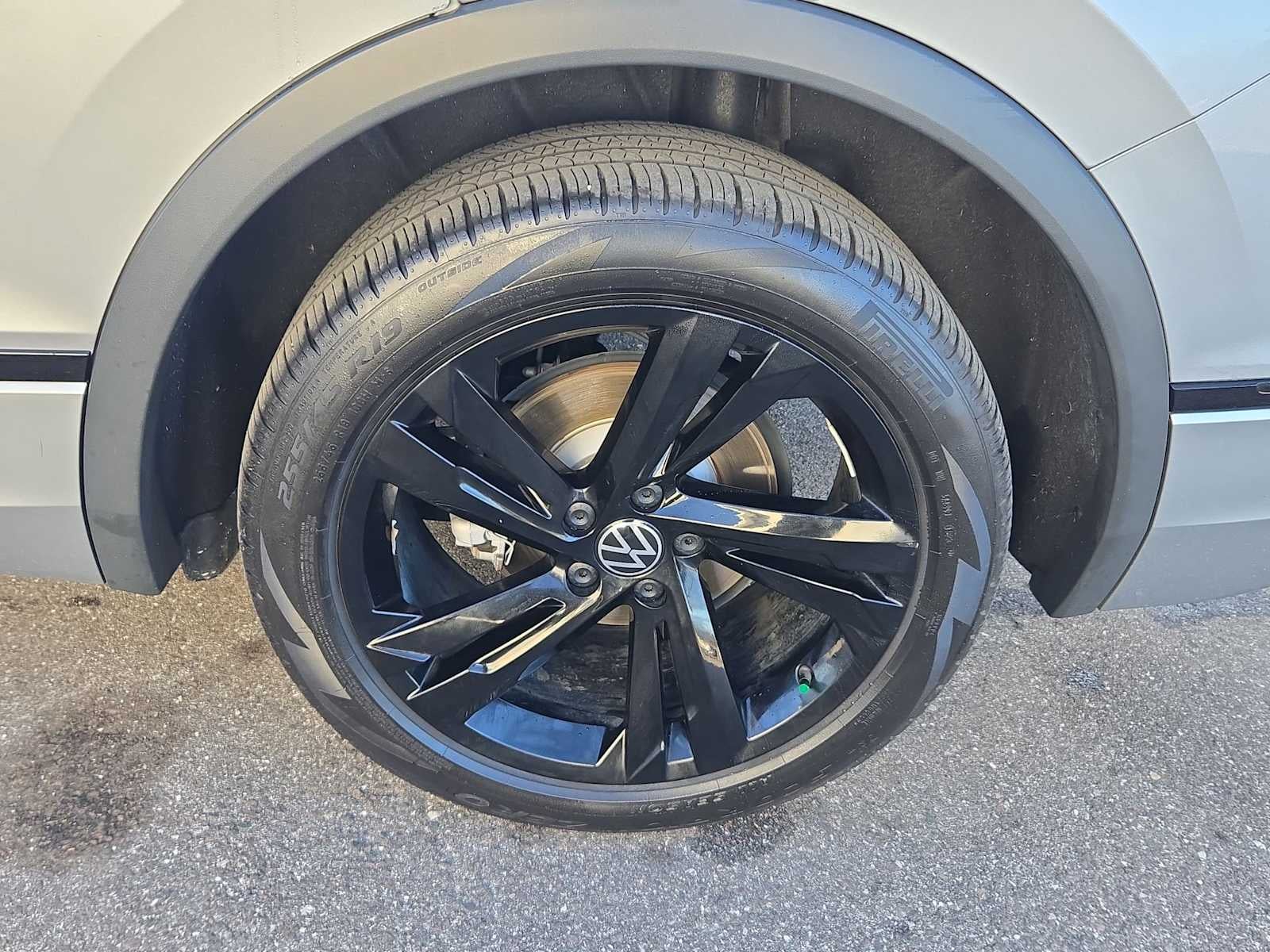 2023 Volkswagen Tiguan SE R-Line Negro