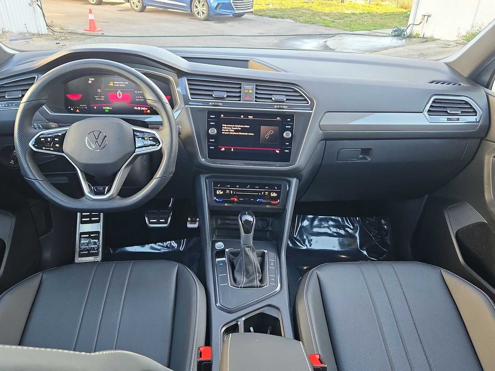 2023 Volkswagen Tiguan SE R-Line Negro