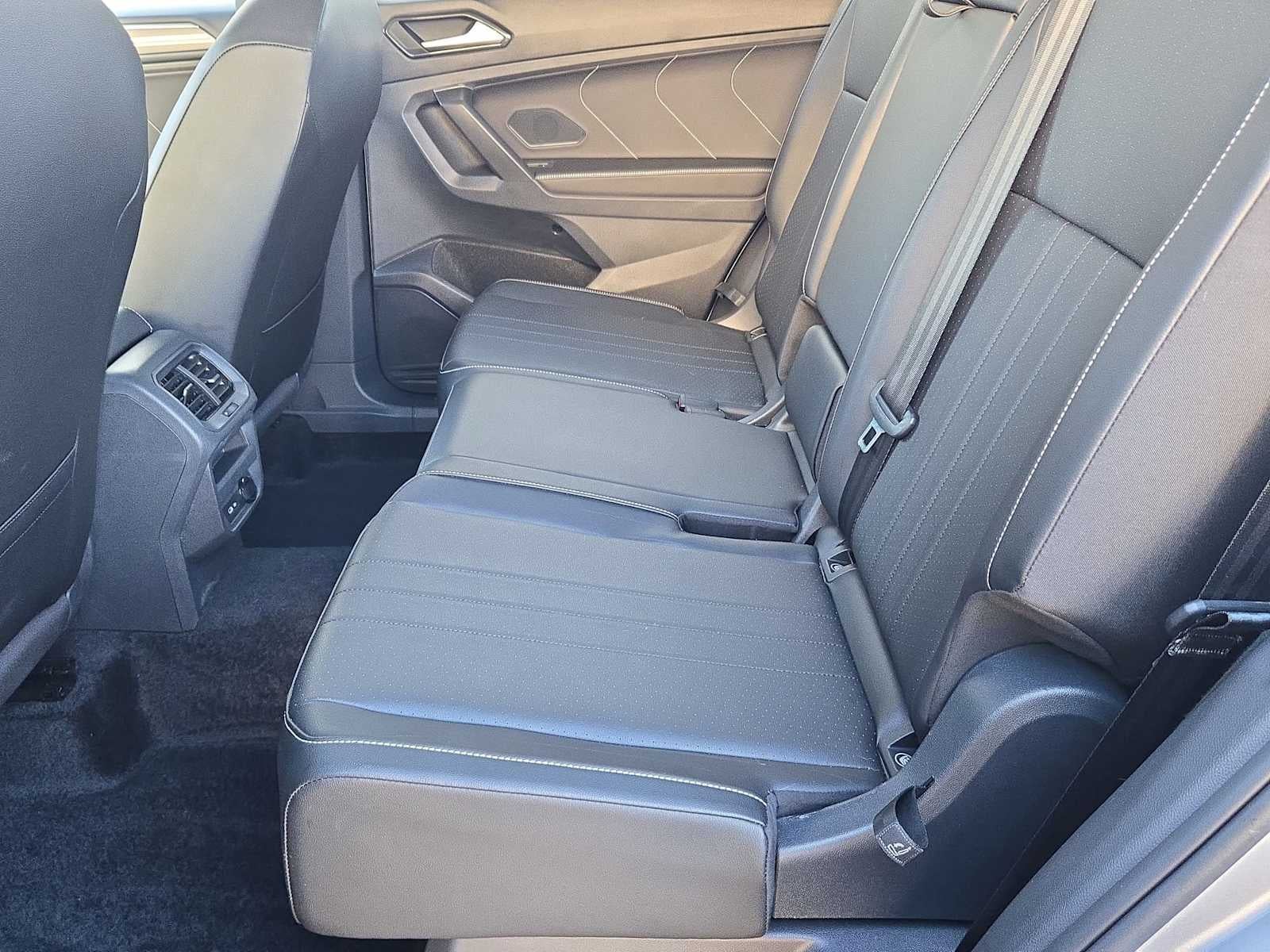 2023 Volkswagen Tiguan SE R-Line Negro