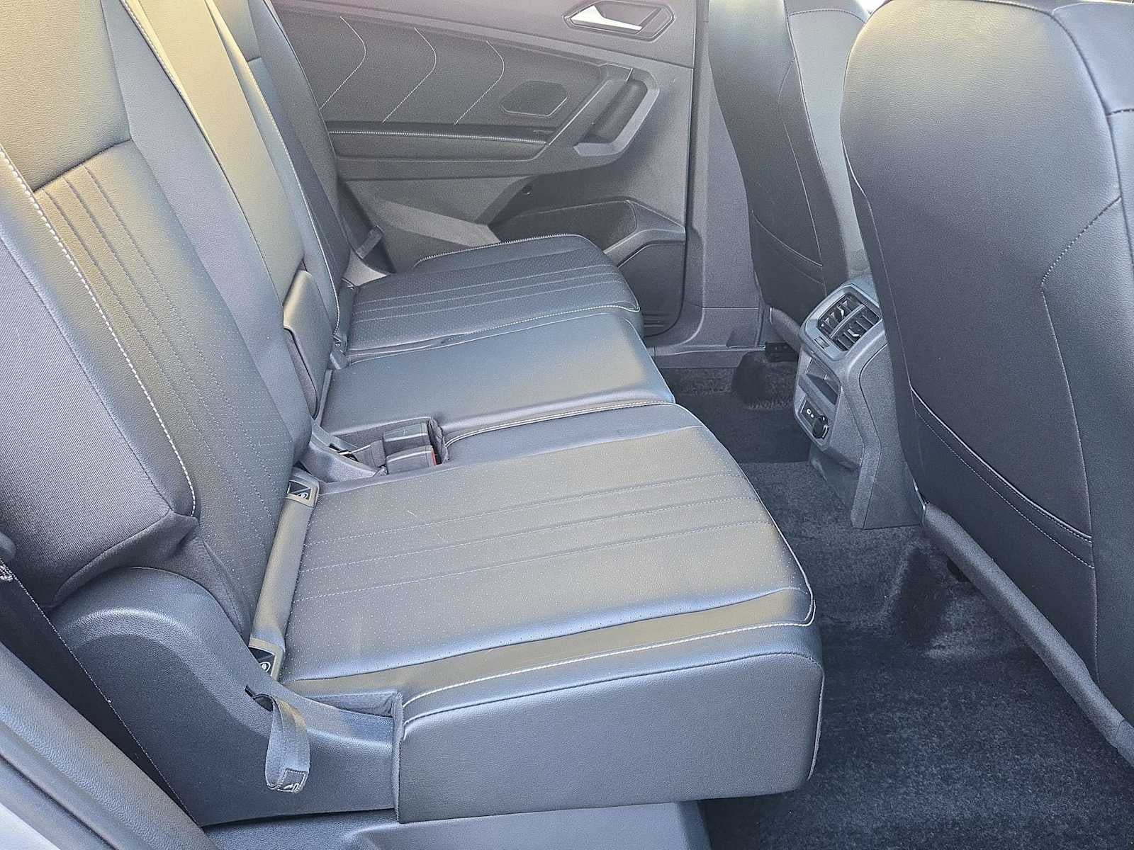 2023 Volkswagen Tiguan SE R-Line Negro