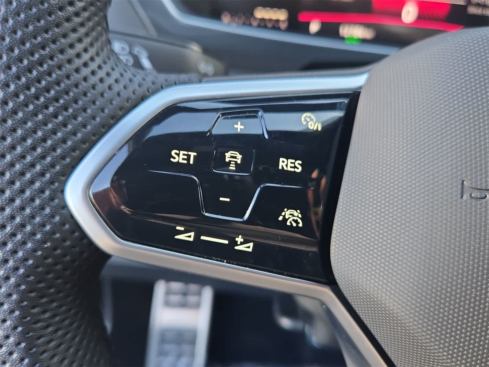 2023 Volkswagen Tiguan SE R-Line Negro