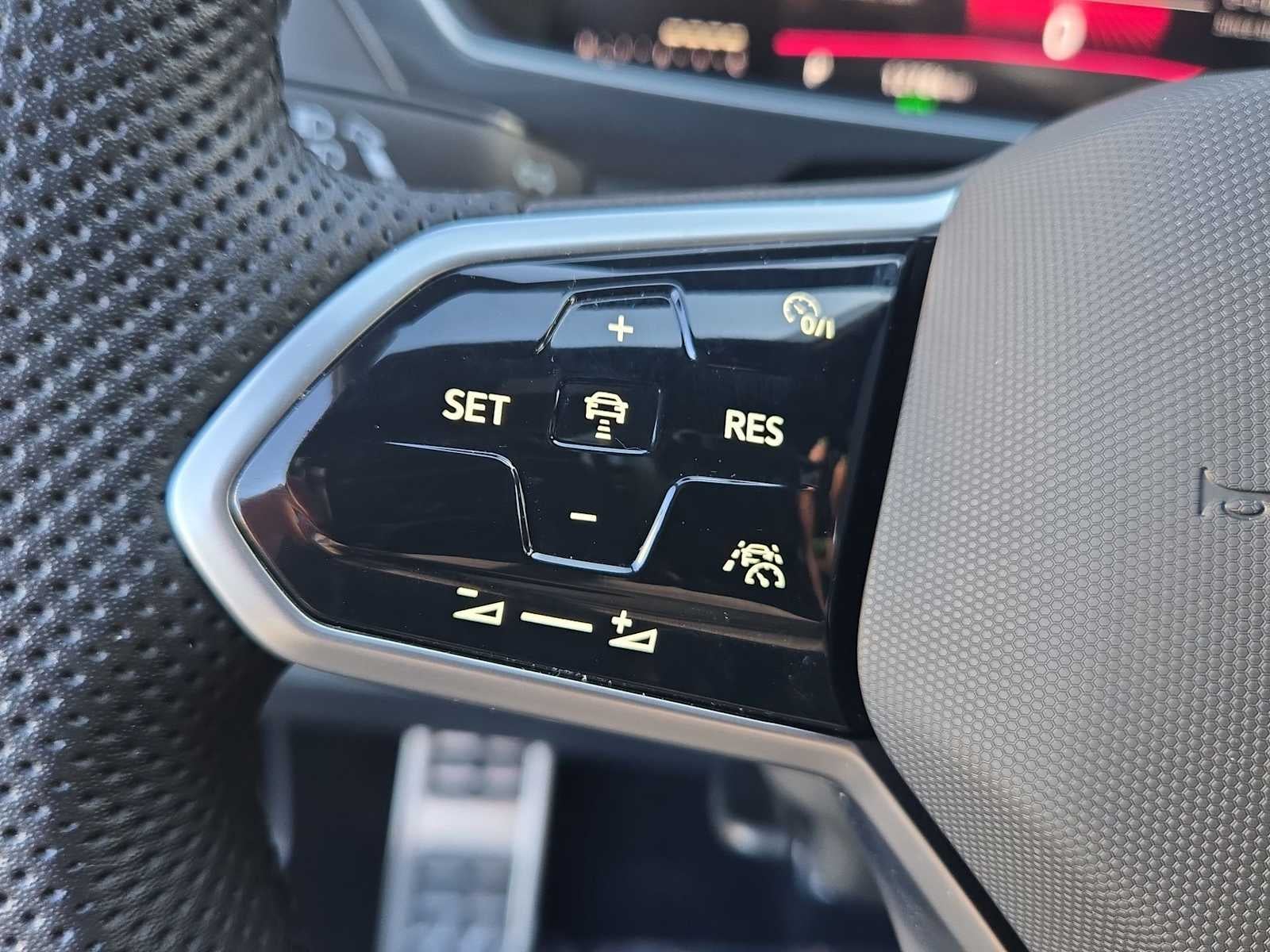 2023 Volkswagen Tiguan SE R-Line Negro