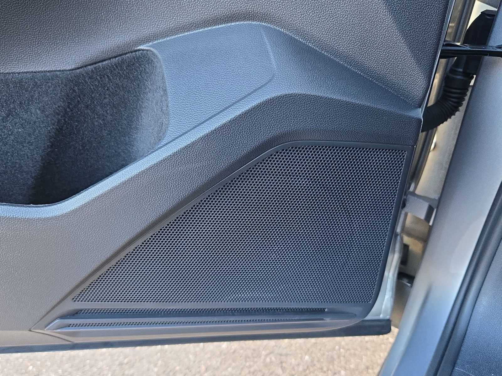 2023 Volkswagen Tiguan SE R-Line Negro