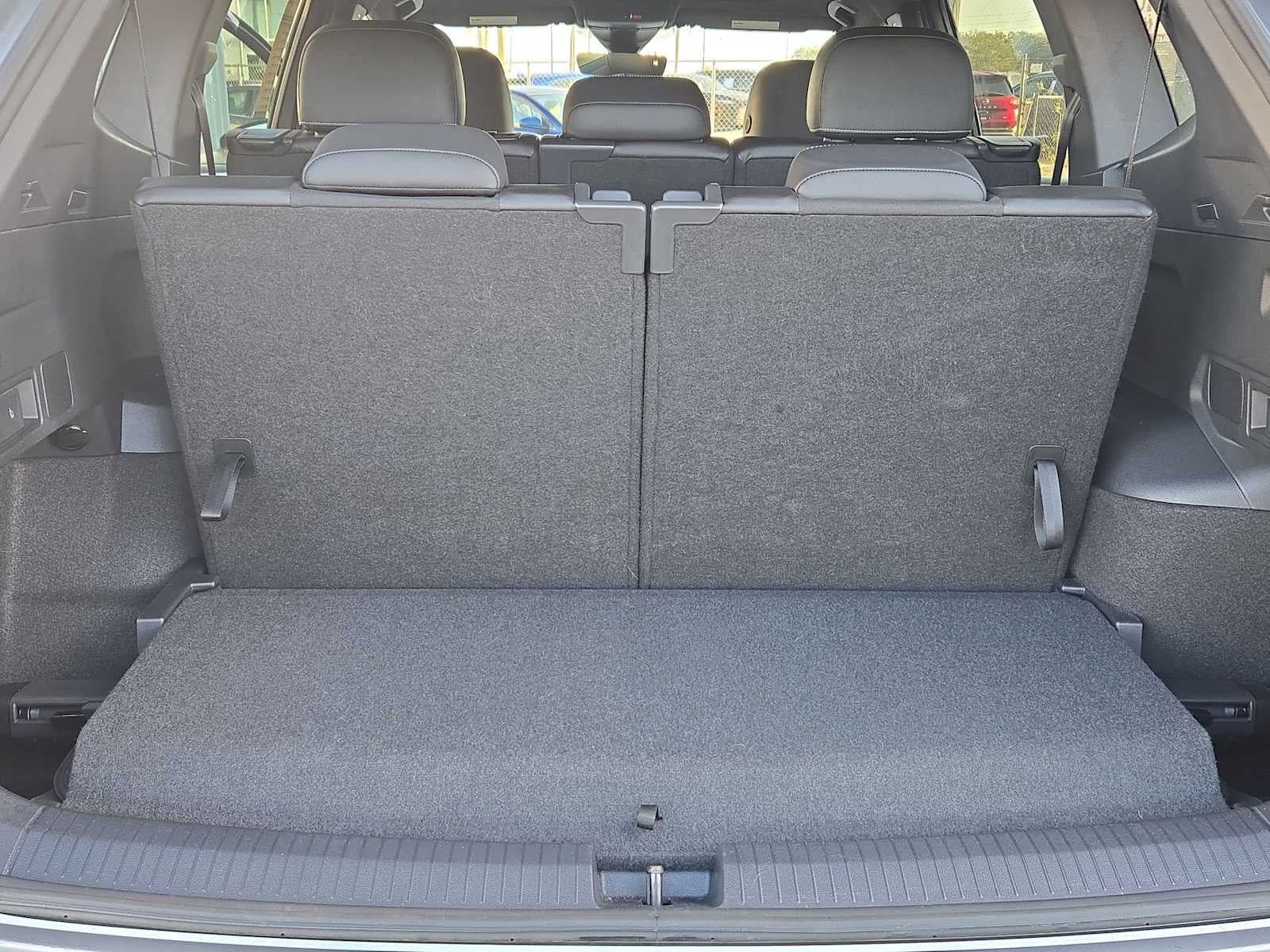 2023 Volkswagen Tiguan SE R-Line Negro