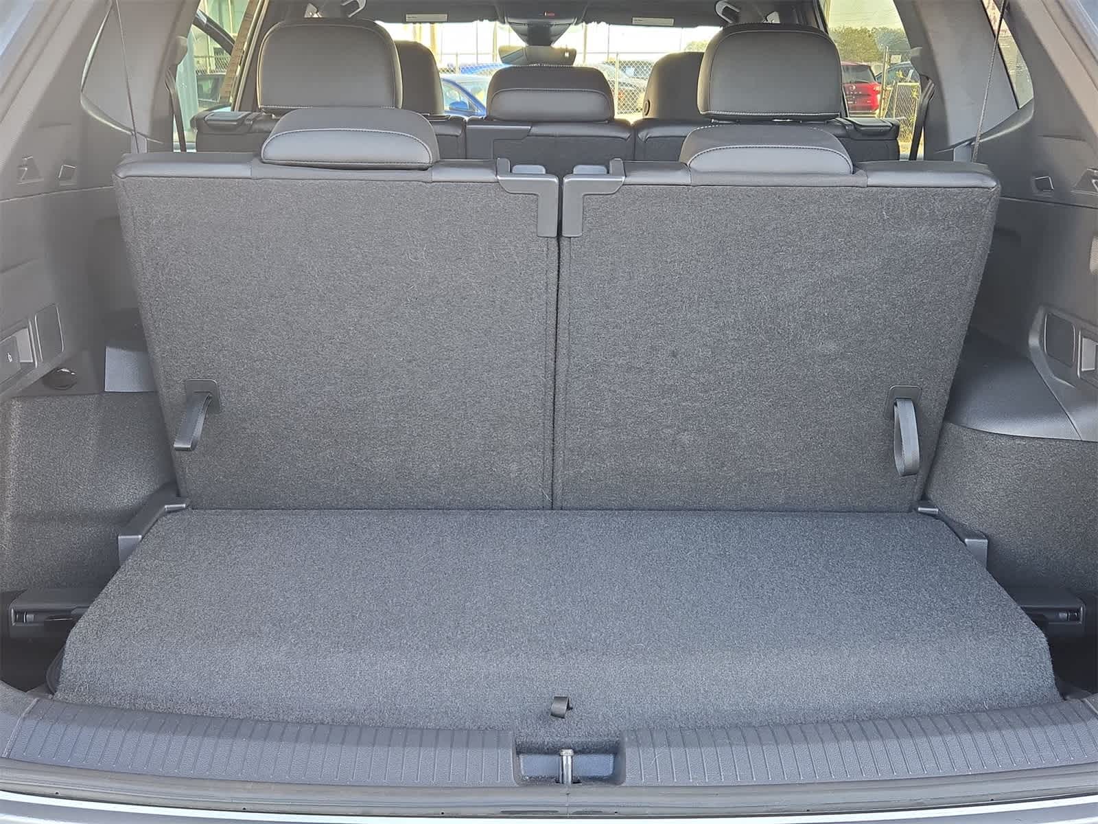 2023 Volkswagen Tiguan SE R-Line Negro