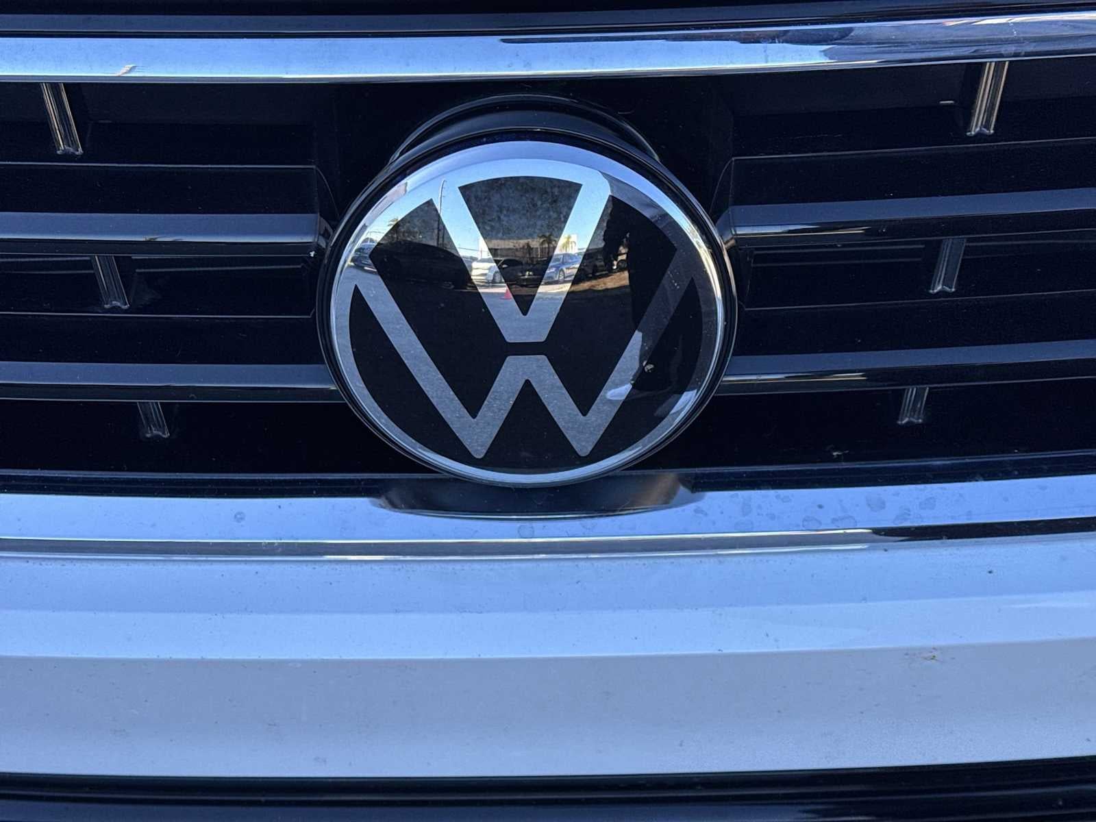 2023 Volkswagen Tiguan SE R-Line Negro