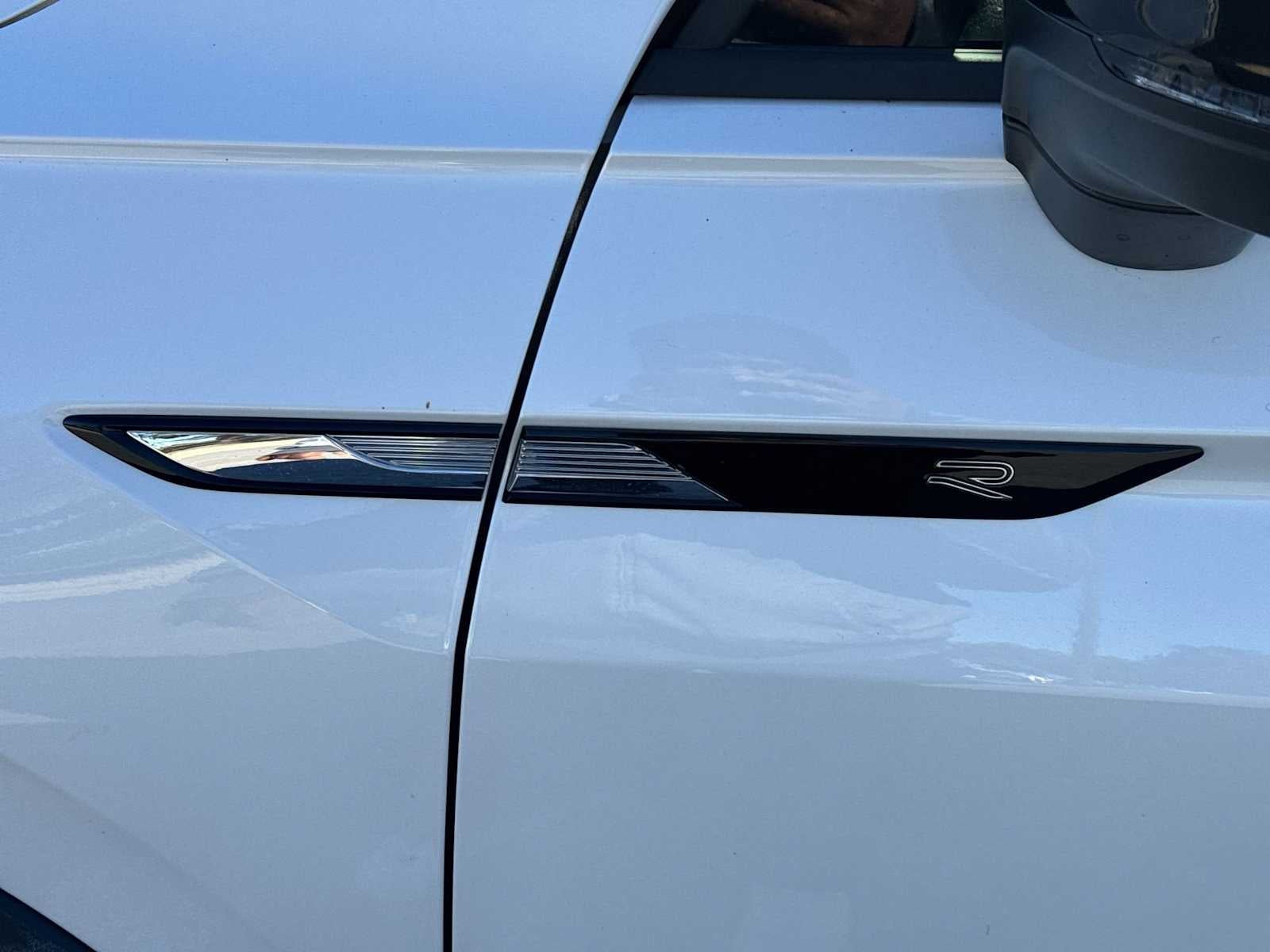 2023 Volkswagen Tiguan SE R-Line Negro