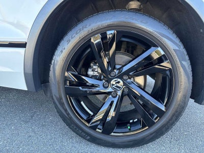 2023 Volkswagen Tiguan SE R-Line Negro