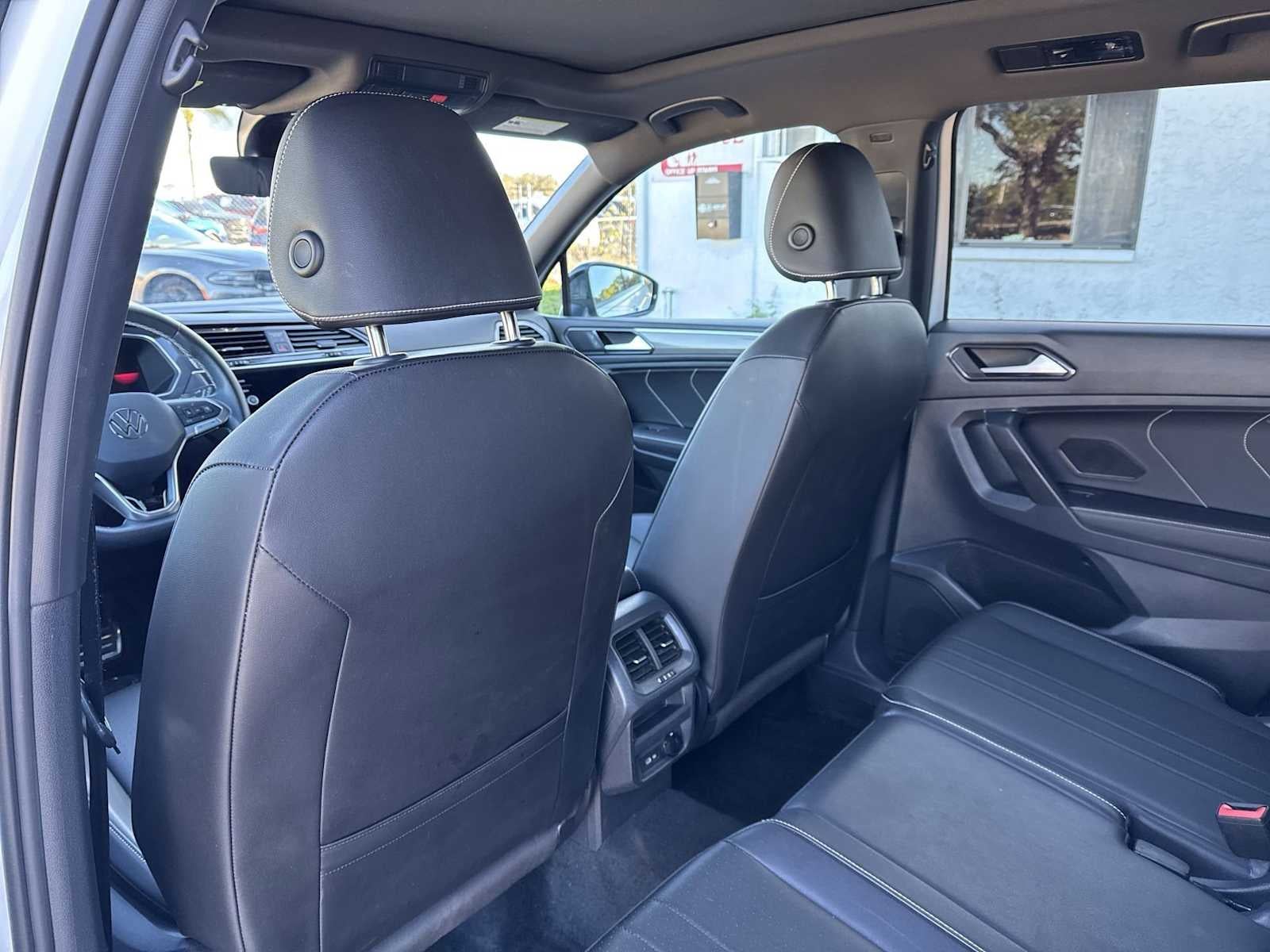 2023 Volkswagen Tiguan SE R-Line Negro