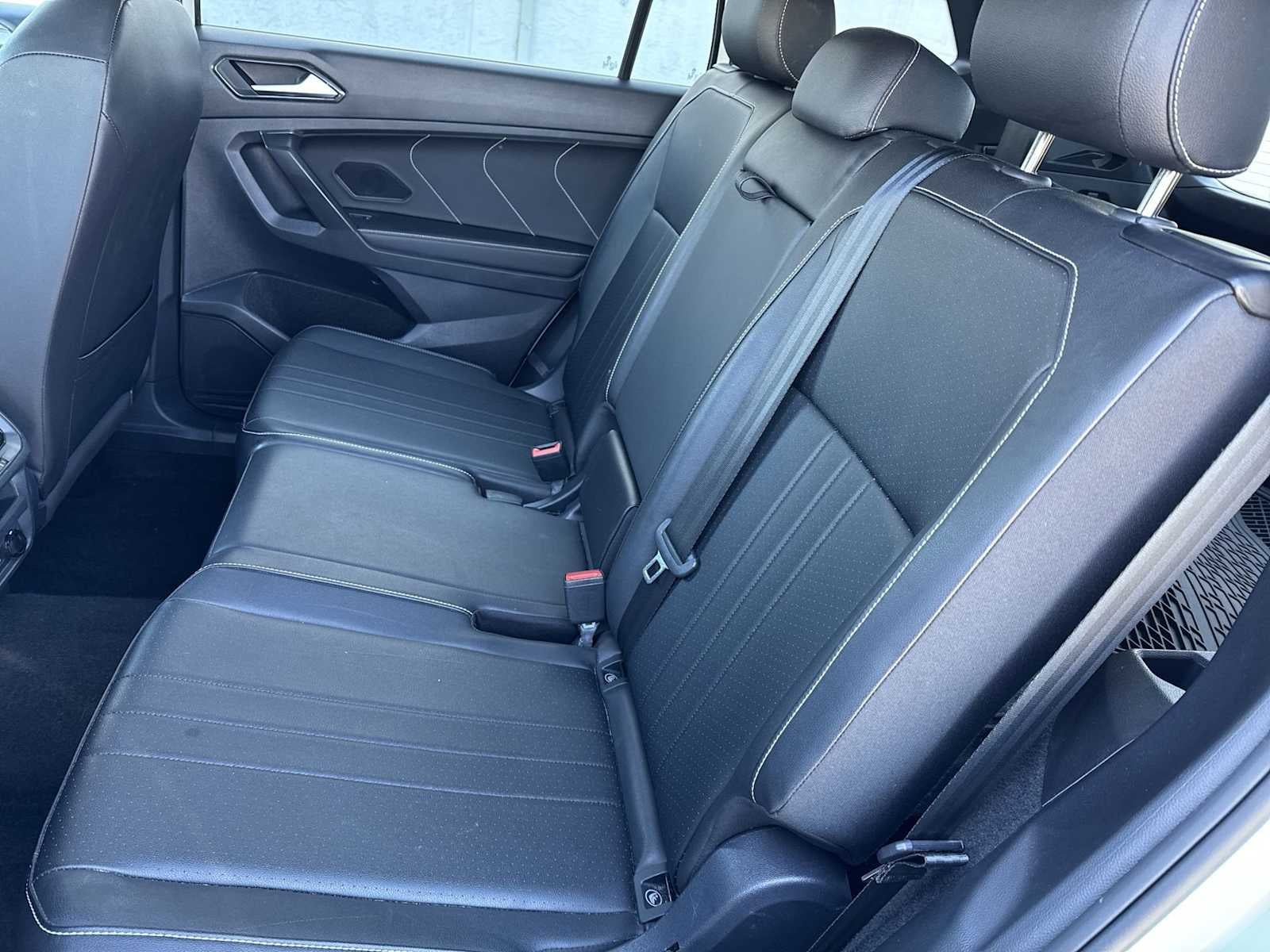 2023 Volkswagen Tiguan SE R-Line Negro