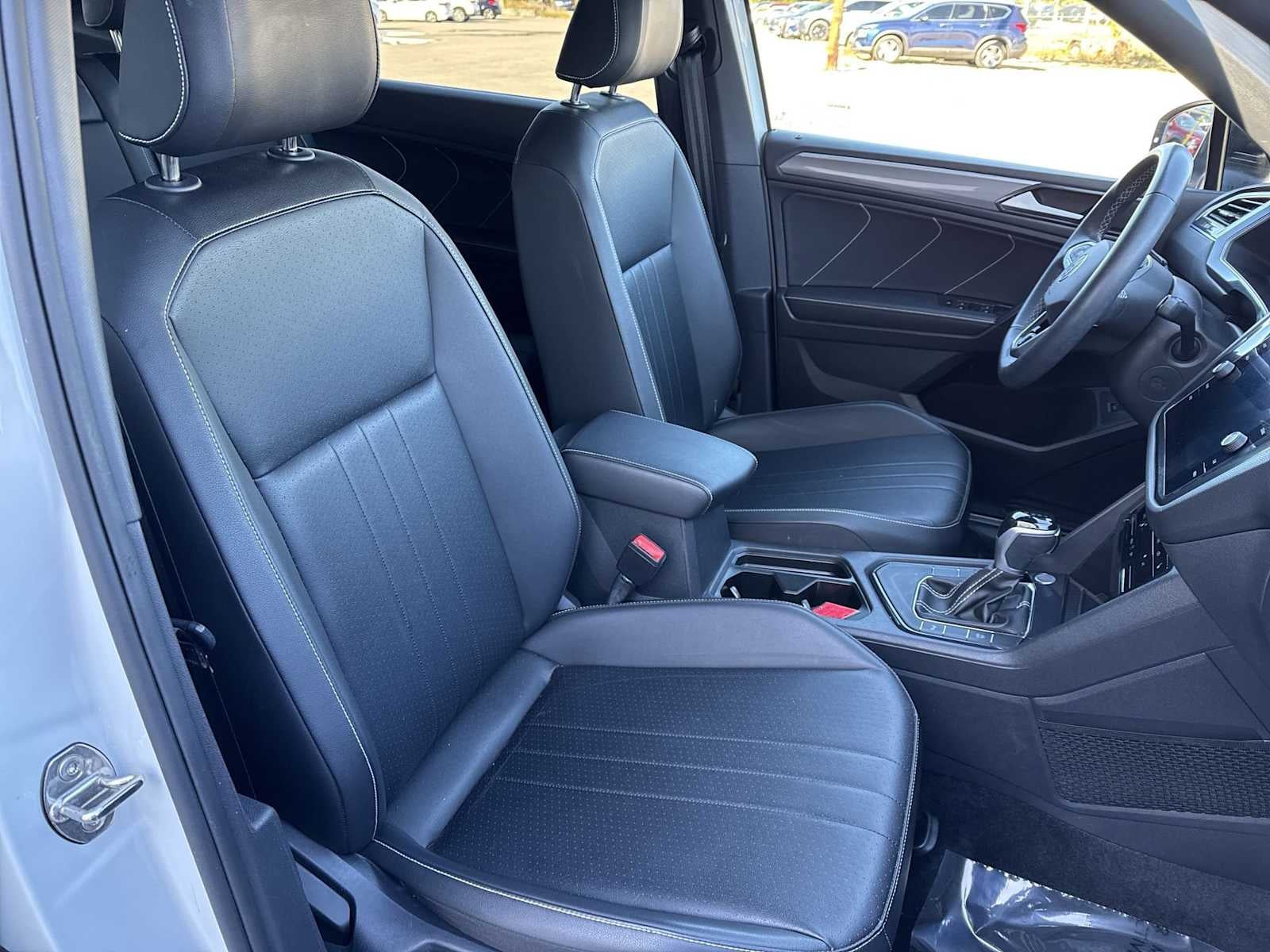 2023 Volkswagen Tiguan SE R-Line Negro