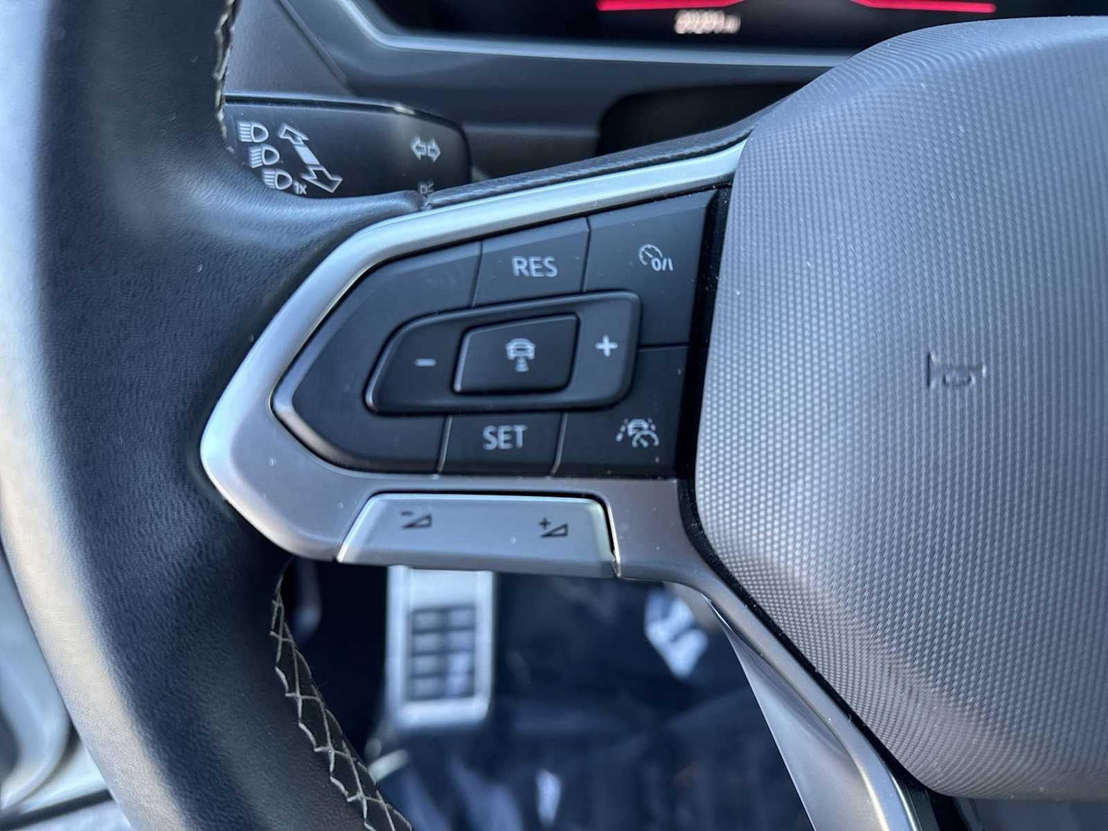 2023 Volkswagen Tiguan SE R-Line Negro