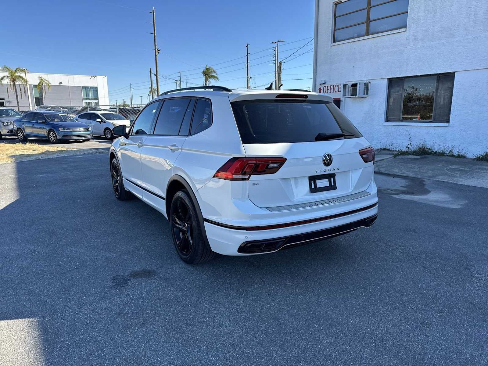 2023 Volkswagen Tiguan SE R-Line Negro