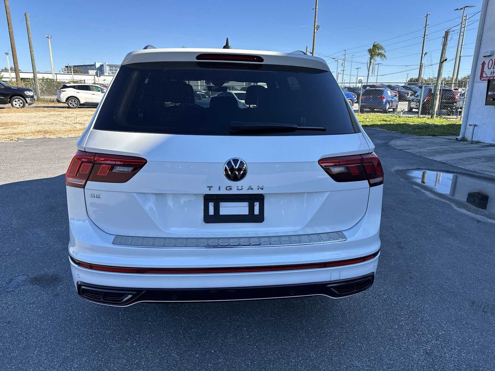 2023 Volkswagen Tiguan SE R-Line Negro