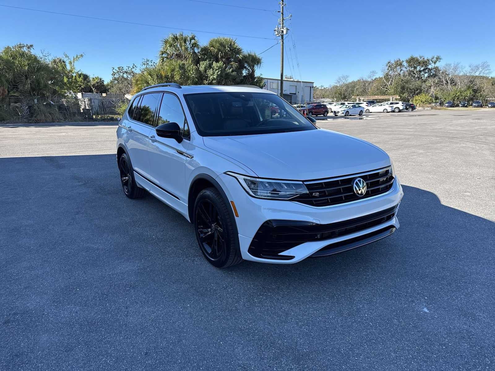 2023 Volkswagen Tiguan SE R-Line Negro